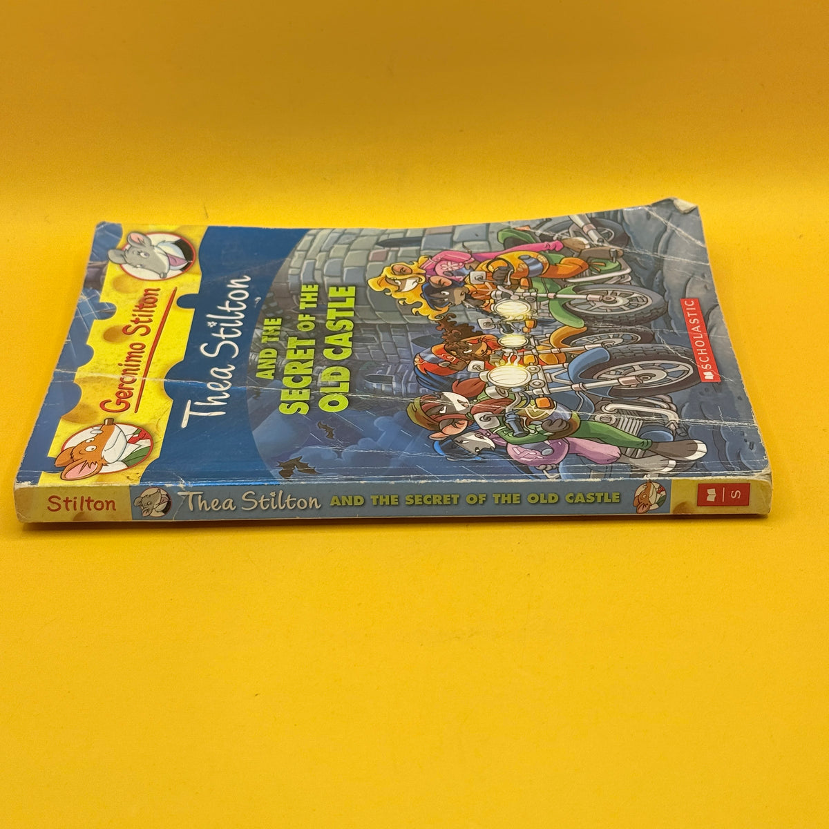 Thea Stilton and the Secret of the Old Castle by Thea Stilton