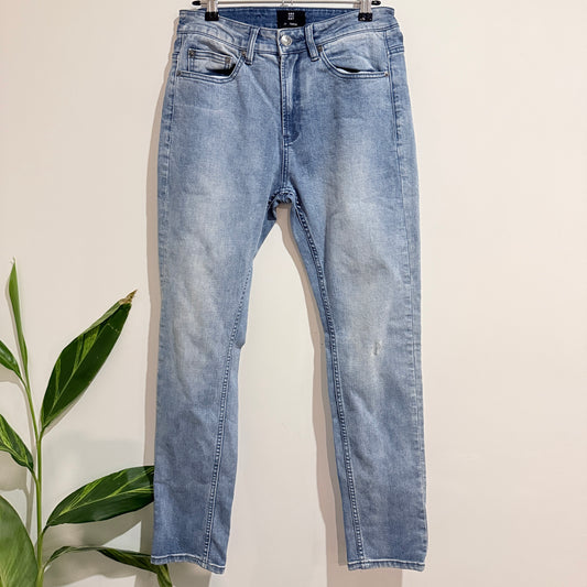 Absent Light Wash Tapered Jeans Size 28