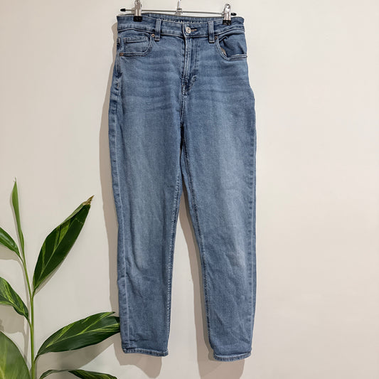 American Eagle Light Wash Mom Jeans Size 6