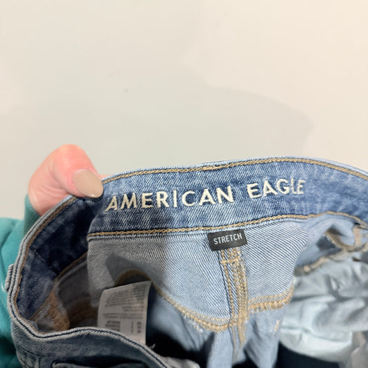 American Eagle Light Wash Mom Jeans Size 6