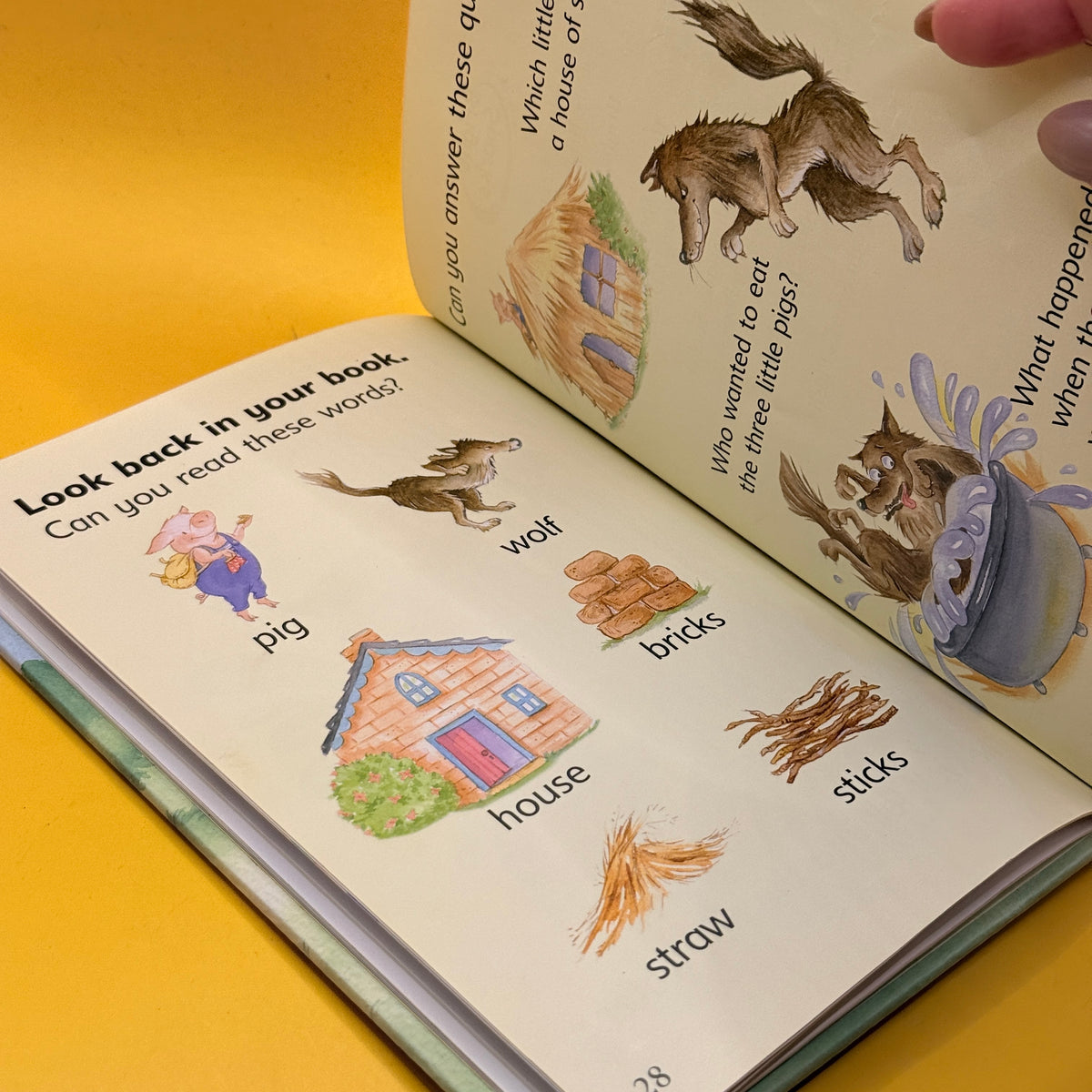 First Readers: The Three Little Pigs by Bright Sparks (with CD)