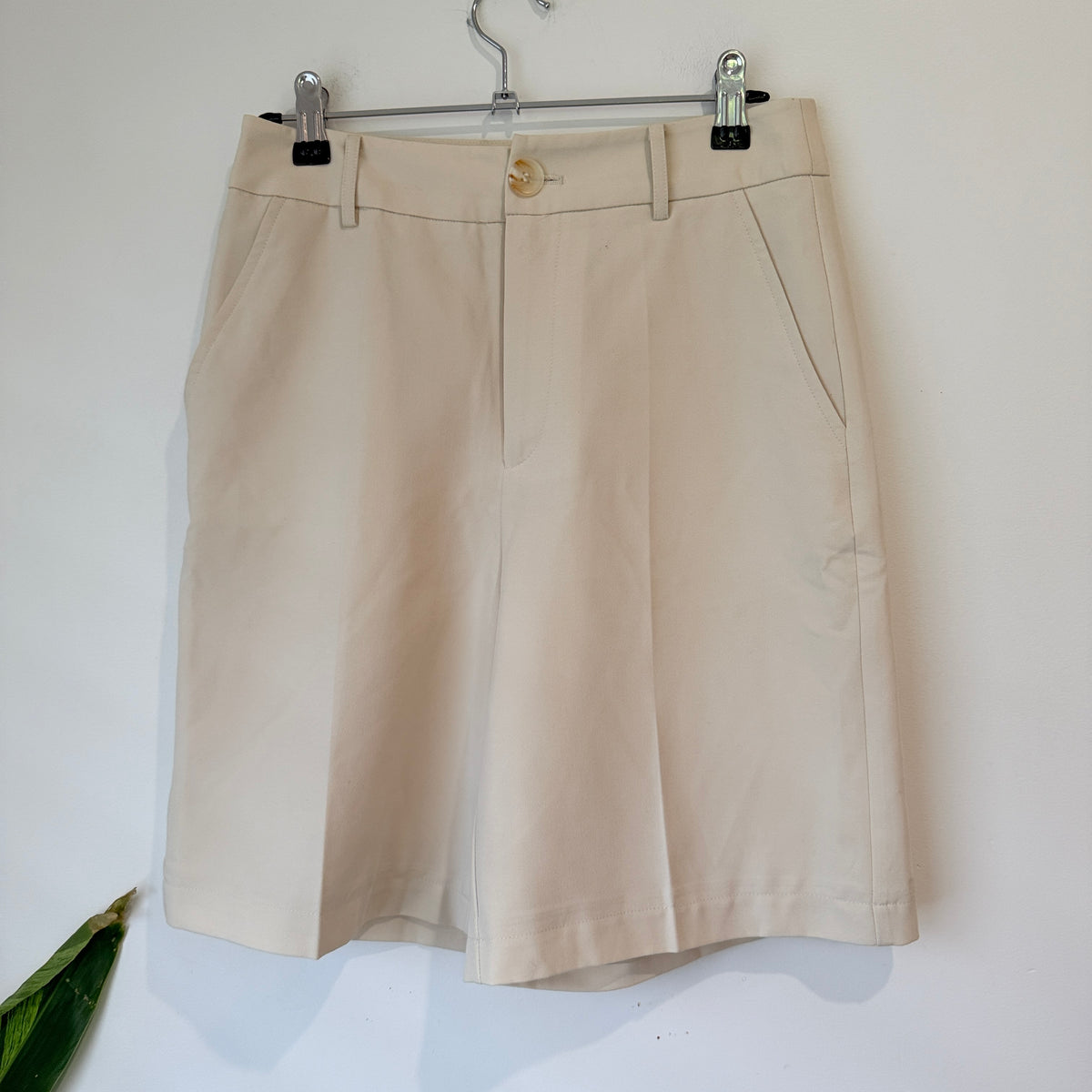Hopeshow Cream Tailored Shorts Size M - 70cm waist