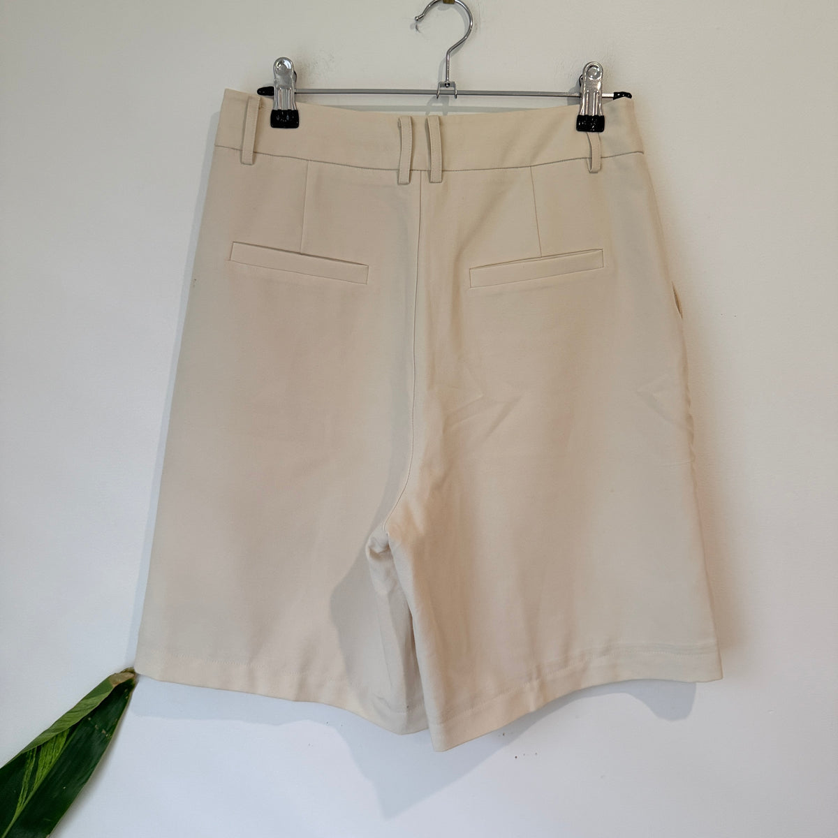 Hopeshow Cream Tailored Shorts Size M - 70cm waist