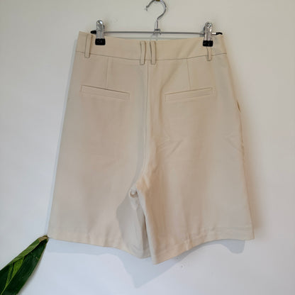 Hopeshow Cream Tailored Shorts Size M - 70cm waist