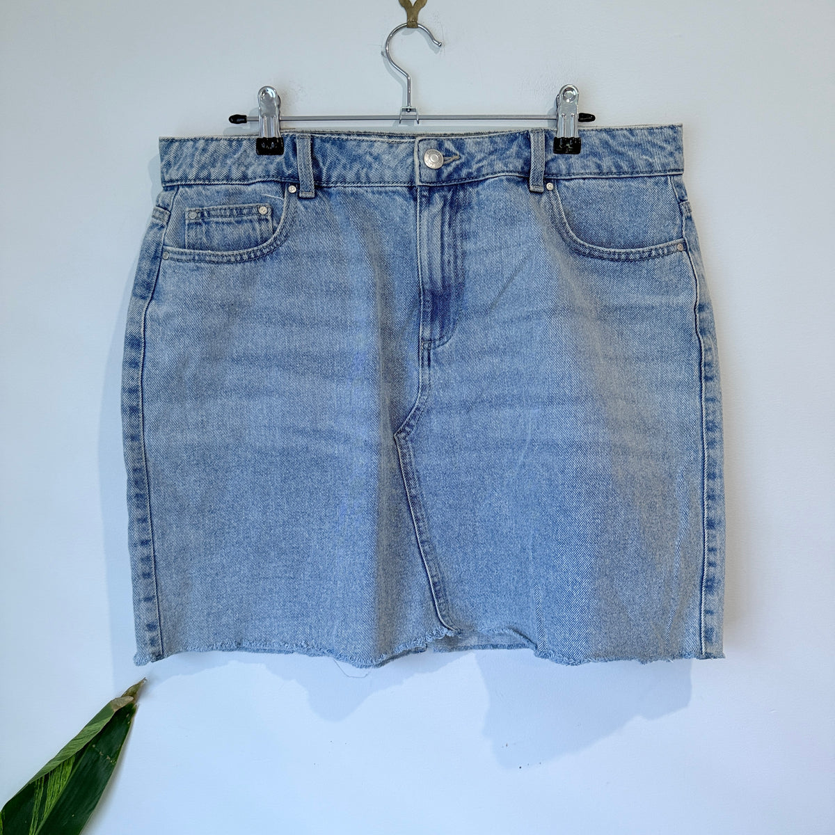 H&H Light Wash Denim Mini Skirt Size 14