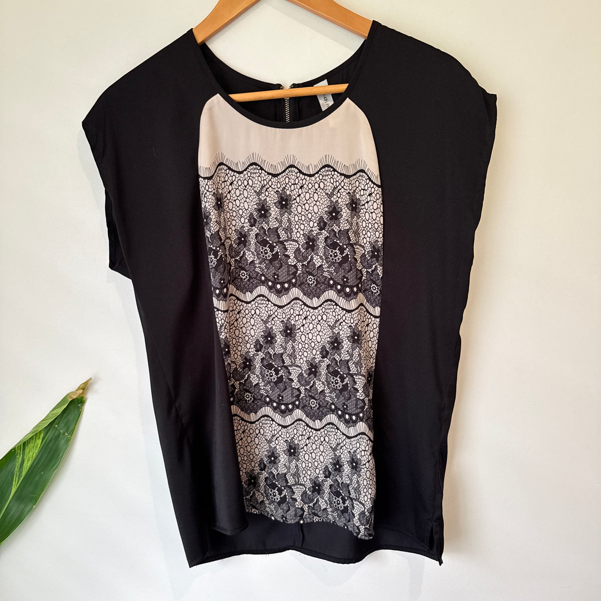 Who's Henri Black Lace Print Top Size 10