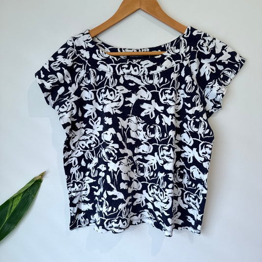 Jones New York Navy White Floral Top Size L Petite