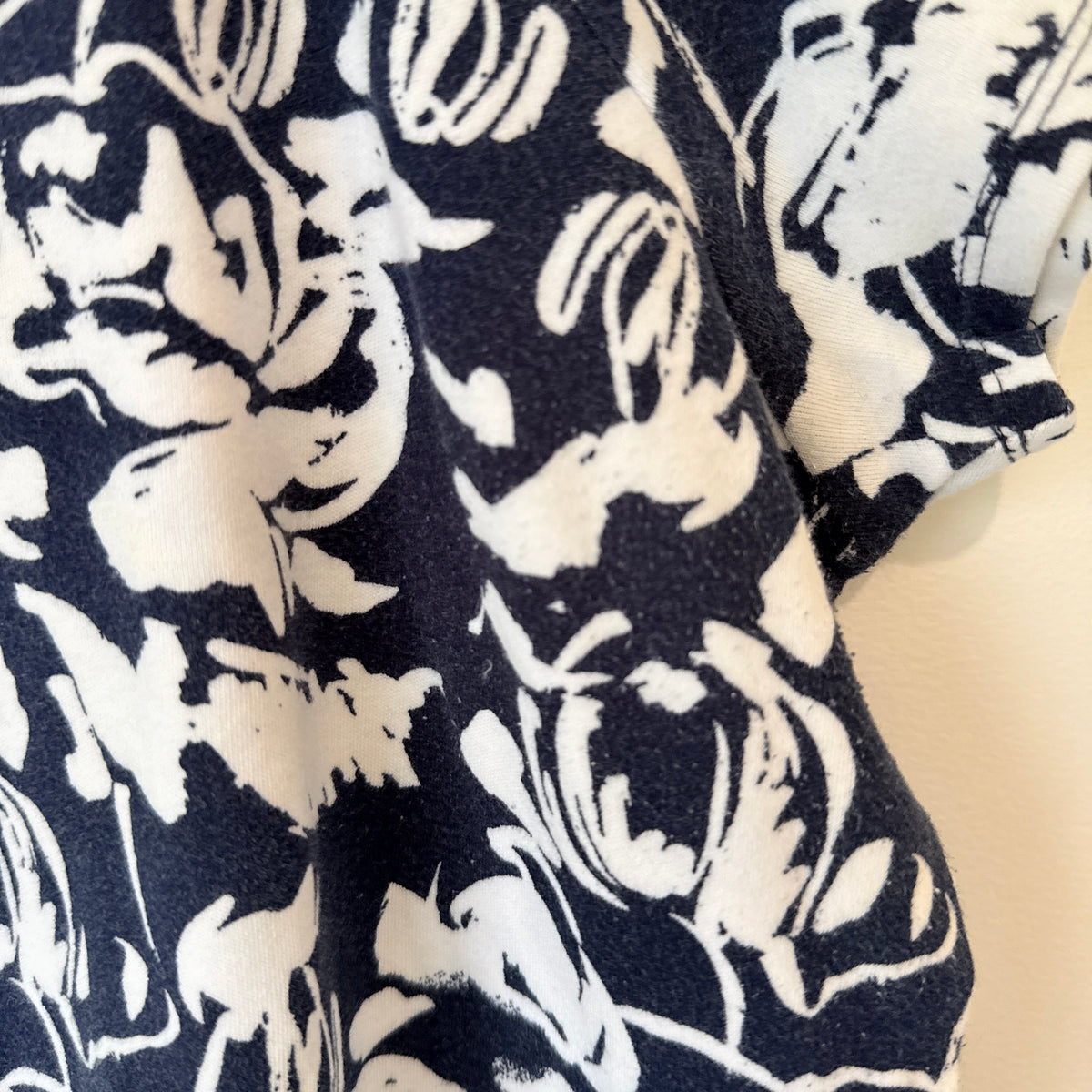 Jones New York Navy White Floral Top Size L Petite