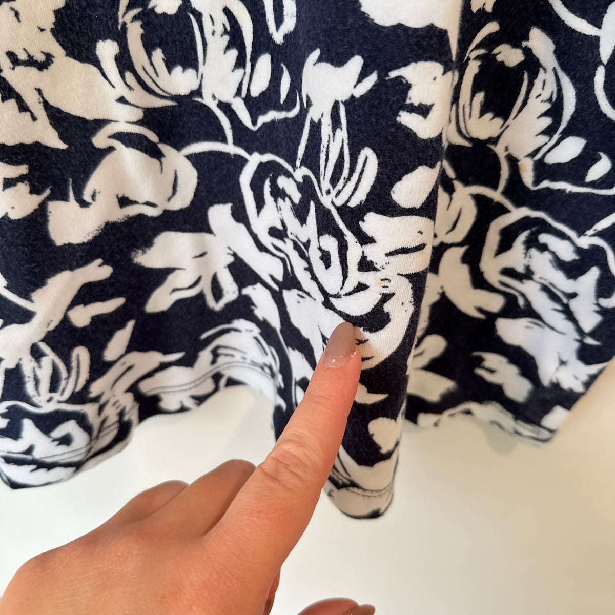 Jones New York Navy White Floral Top Size L Petite