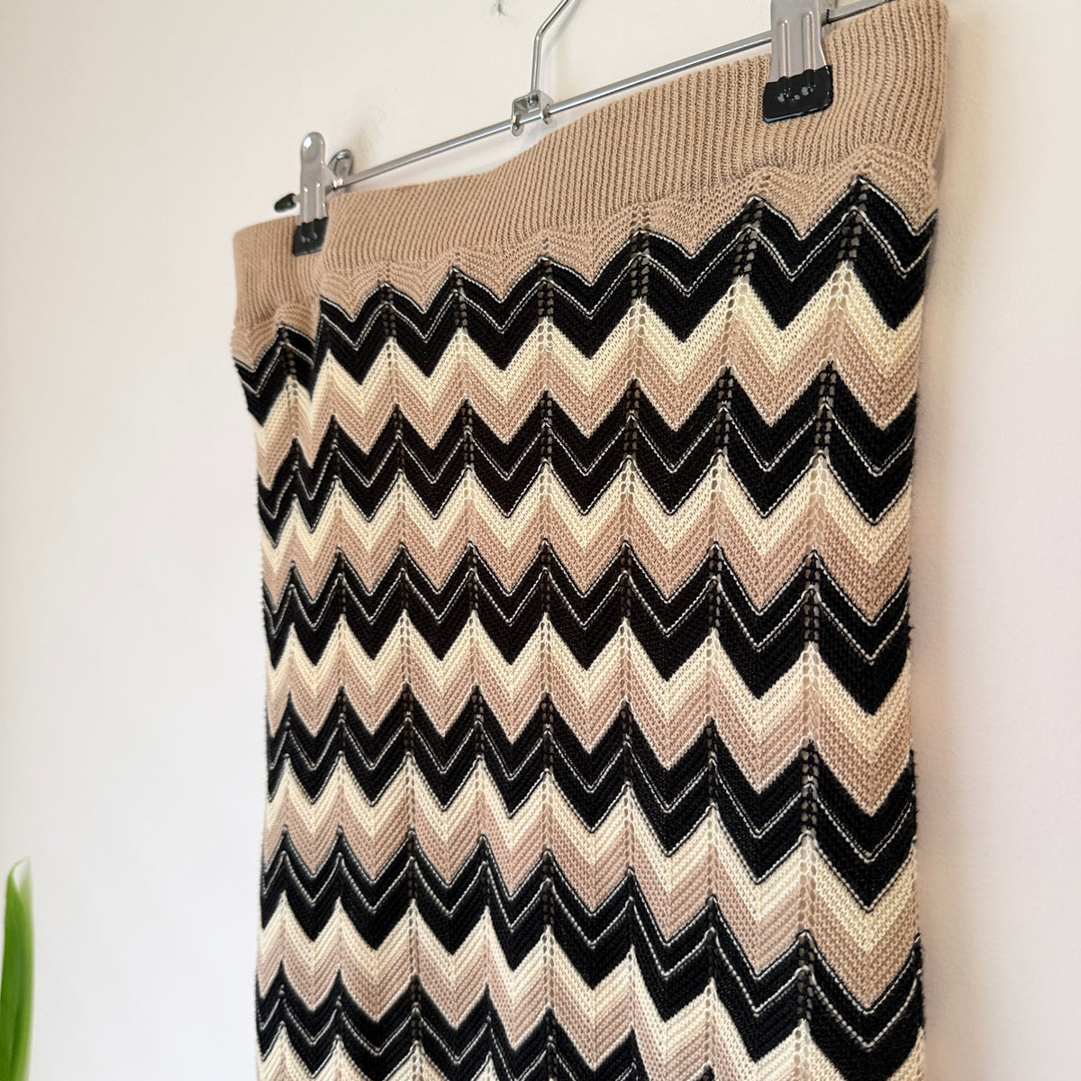 Dotti Chevron Knit Maxi Skirt Beige Black Size 8
