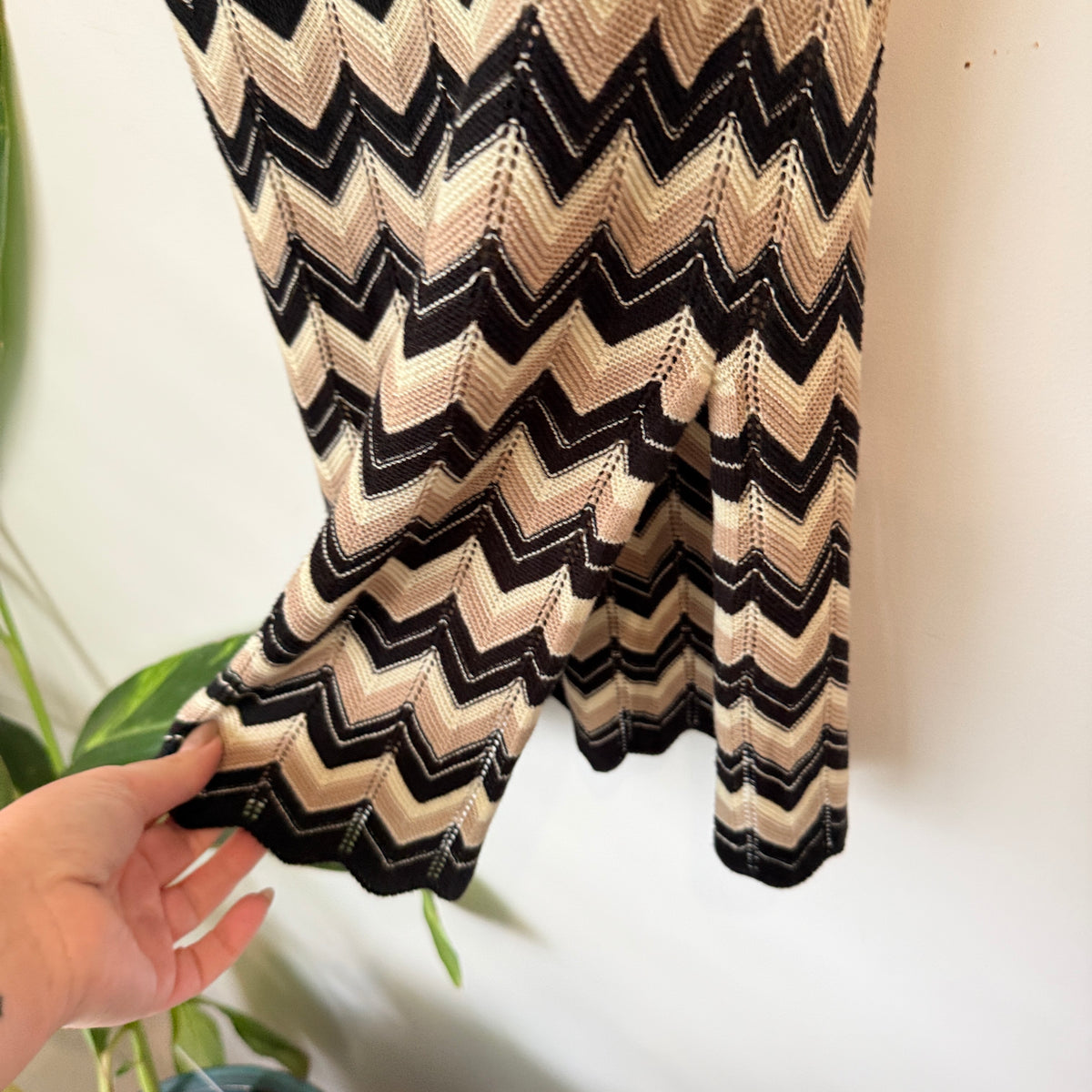 Dotti Chevron Knit Maxi Skirt Beige Black Size 8