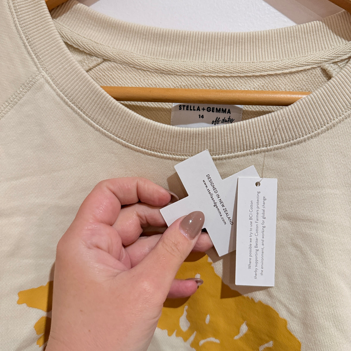 Stella + Gemma Lips Cotton Sweatshirt Cream Size 14