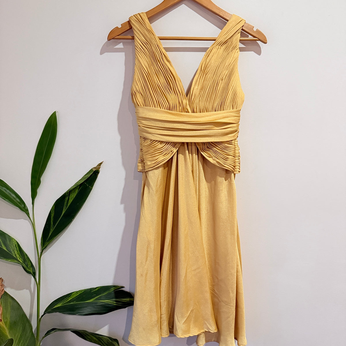 Coniefox Gold Pleated Bow Front Cocktail Dress Size 8