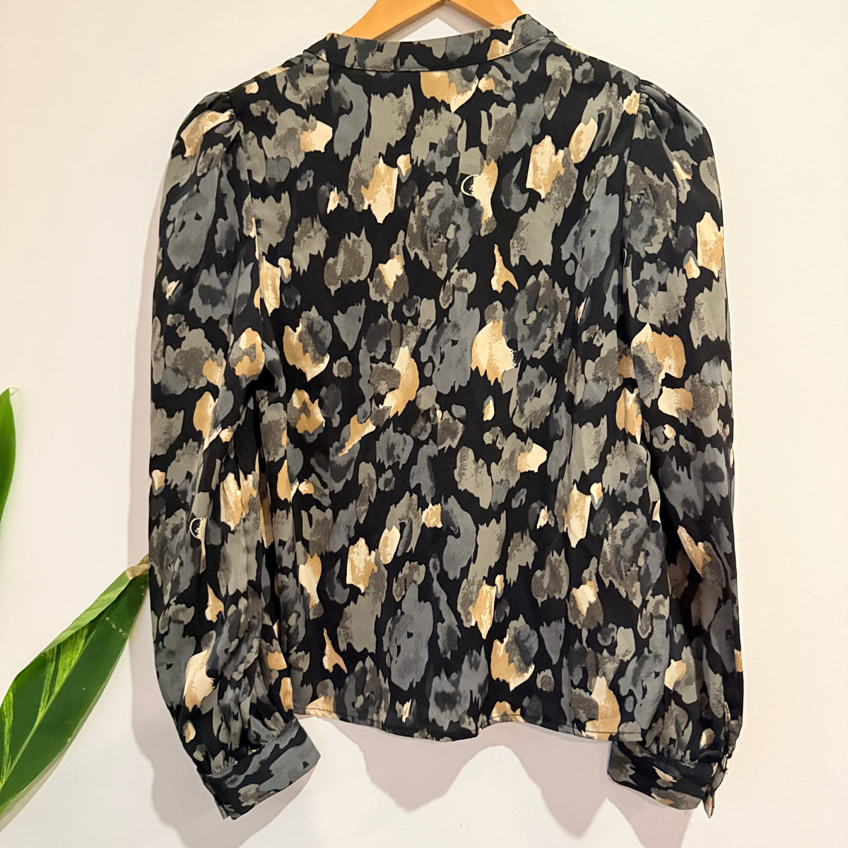 SHEIN Black and Grey Abstract Print Blouse Size S