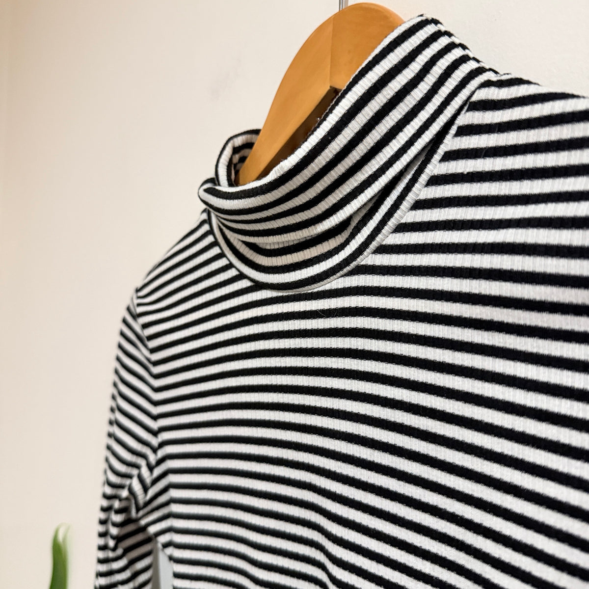 SHEIN Black and White Stripe Ribbed Turtleneck Top Size S