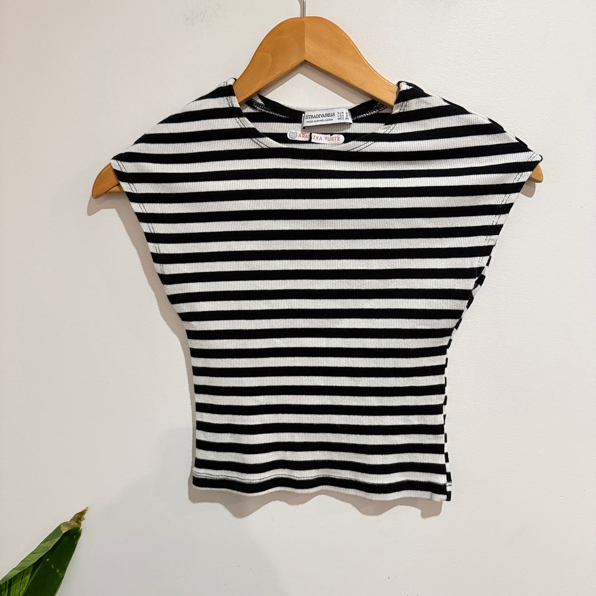 Stradivarius Black and White Stripe Ribbed Tee Size S (XS Fit)