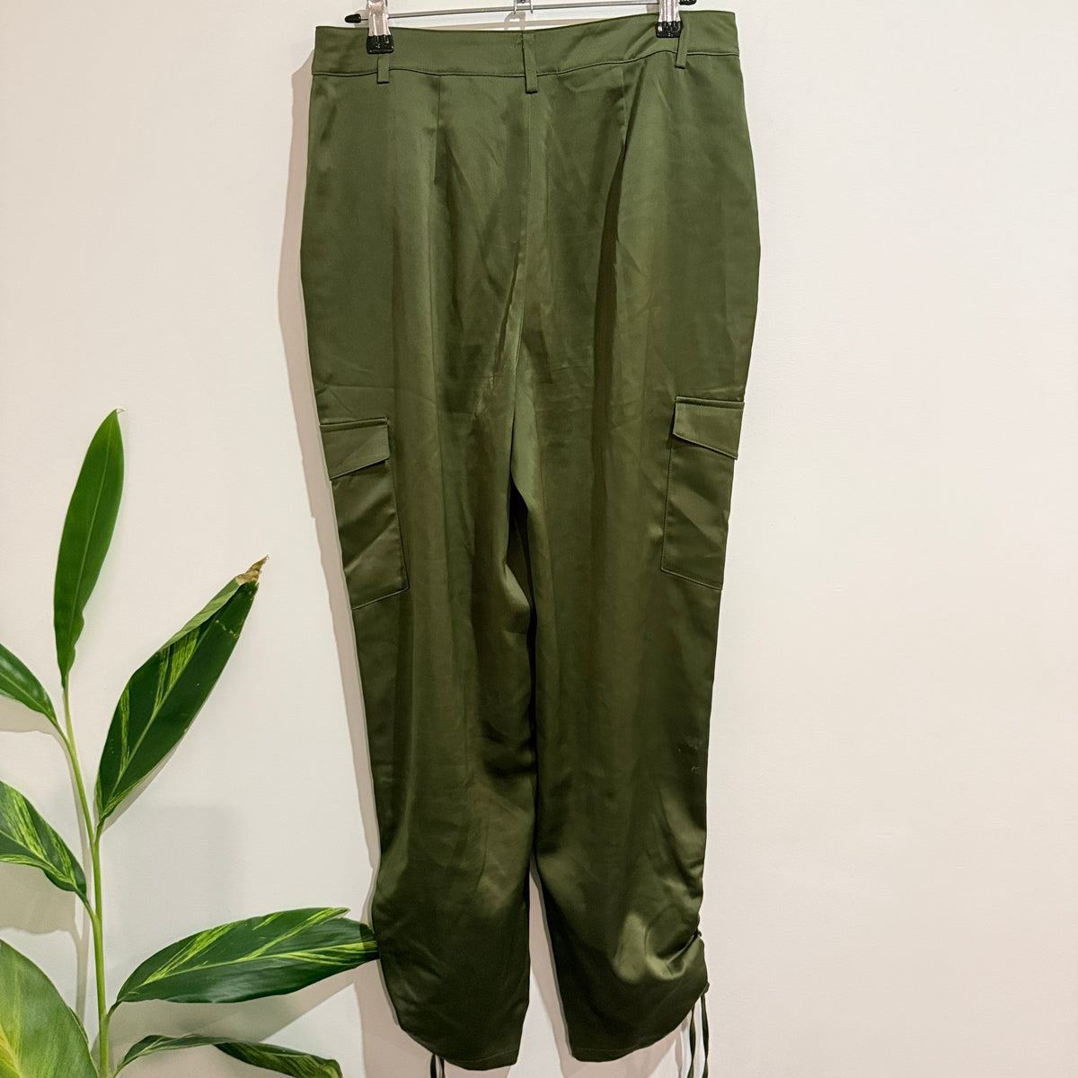 Nicole Miller Olive Satin Cargo Pants Size 12