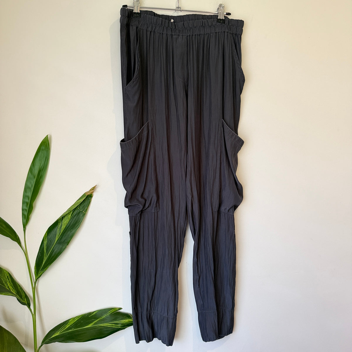 Mela Select Draped Pocket Harem Pants Size 10