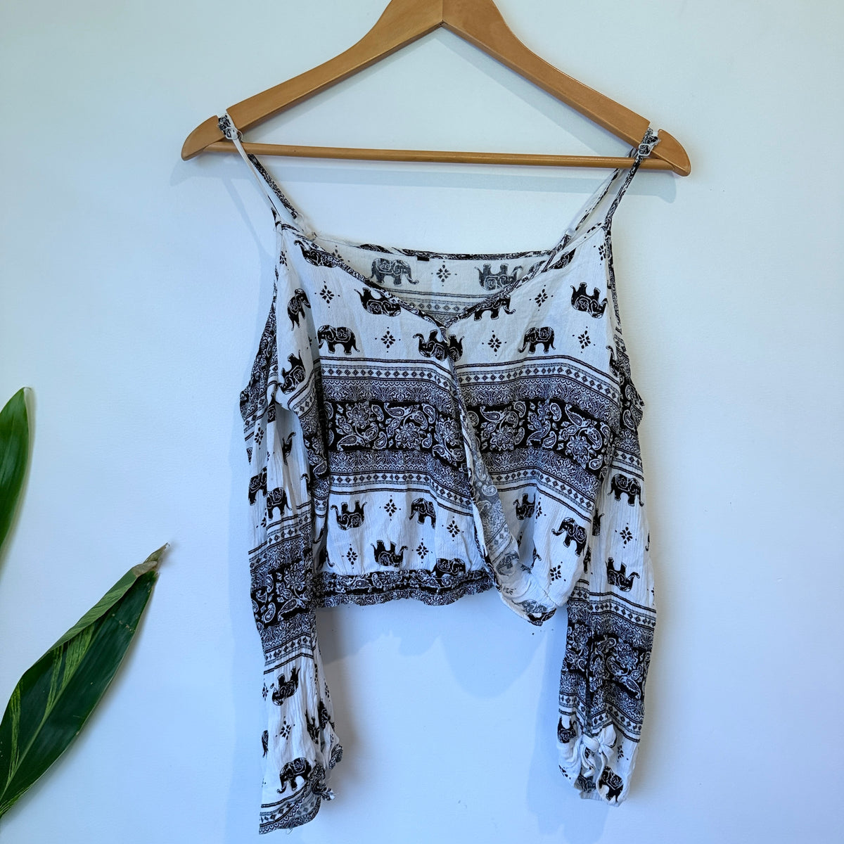 Elephant Print Cold Shoulder Crop Top - 47cm u/arm