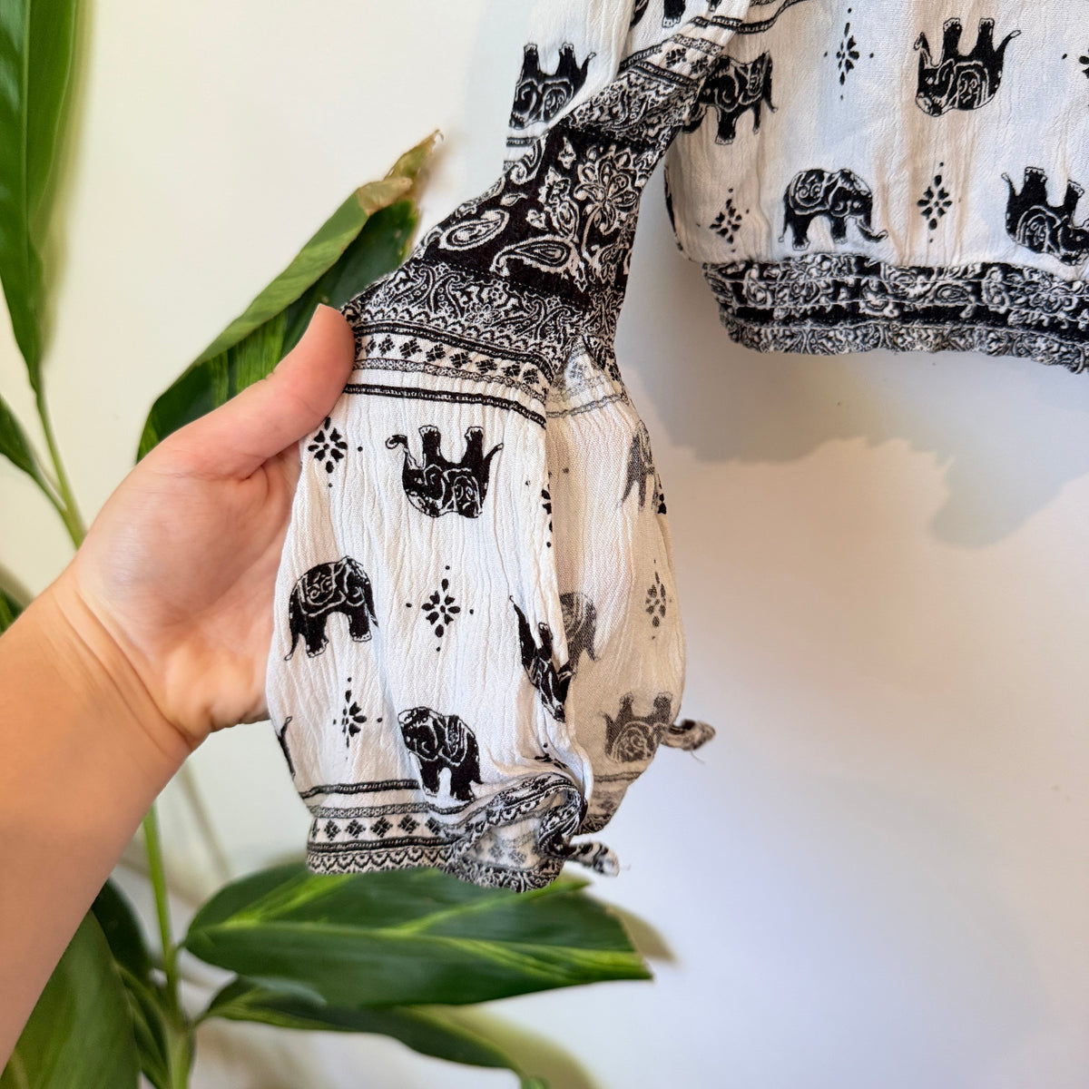 Elephant Print Cold Shoulder Crop Top - 47cm u/arm