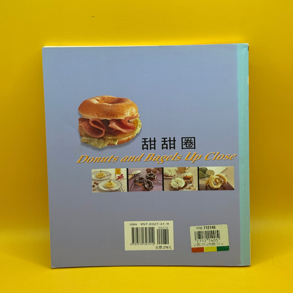 Donuts and Bagels Up Close by 游純雄 (Chinese/English)