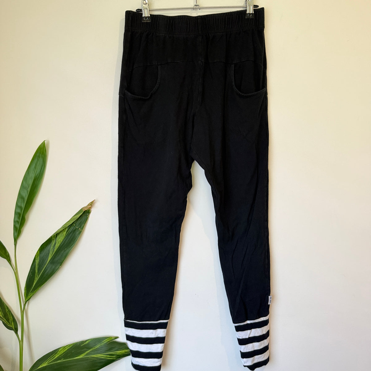 Home-Lee Black Tapered Lounge Pants Size 8