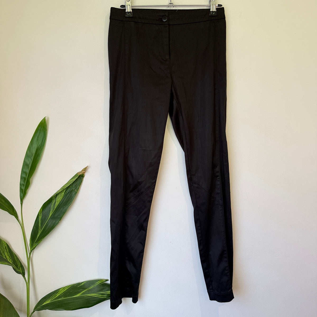 Storm Size 6 Black Slim Leg Pants