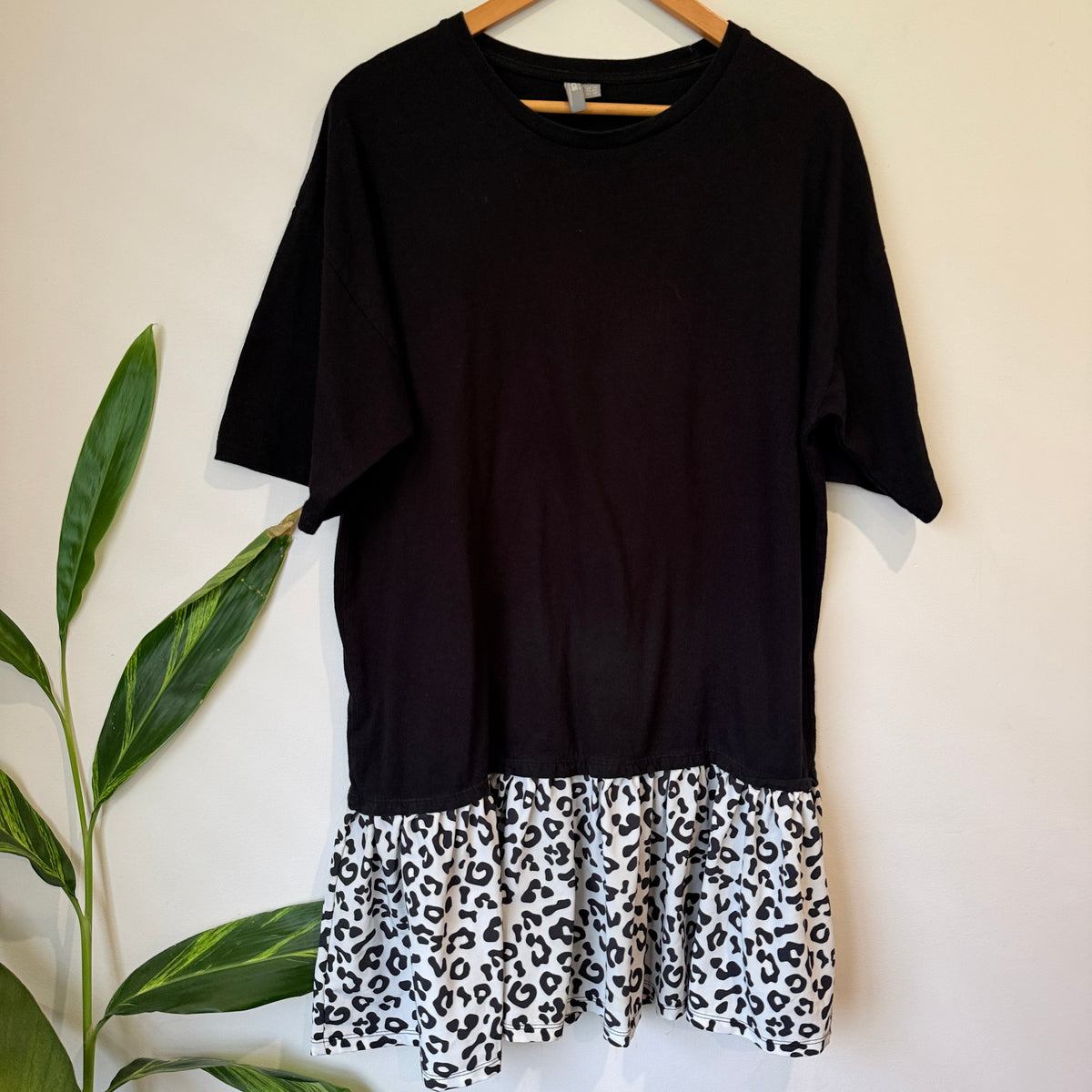 ASOS Black Leopard Ruffle Hem T Shirt Dress Size 14
