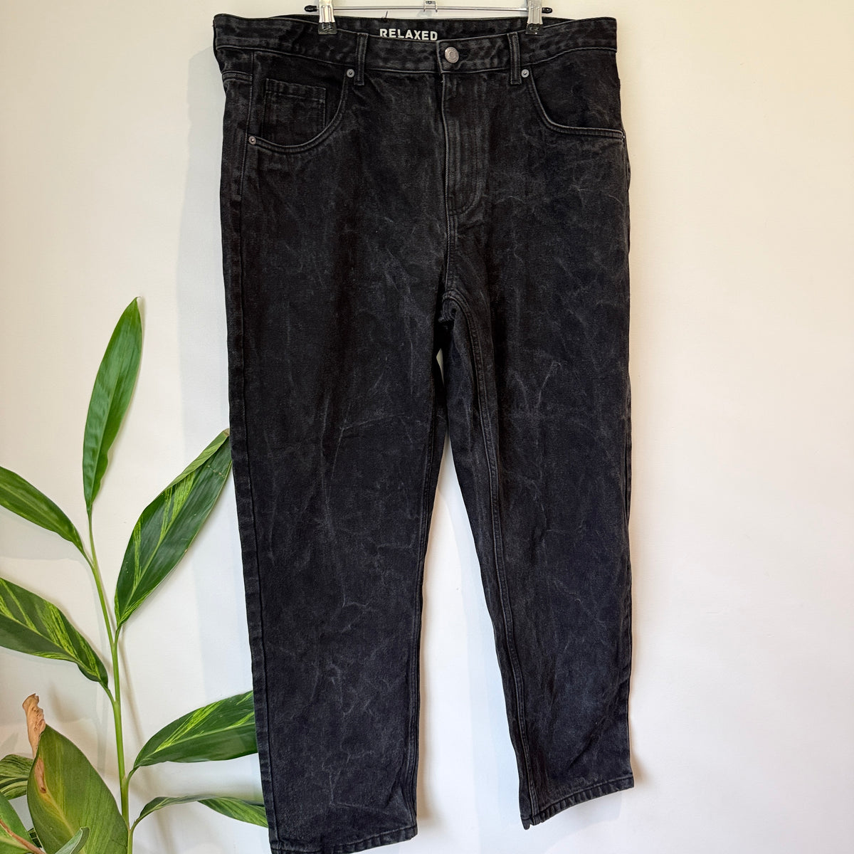 H & H Washed Black Relaxed Jeans Size 102