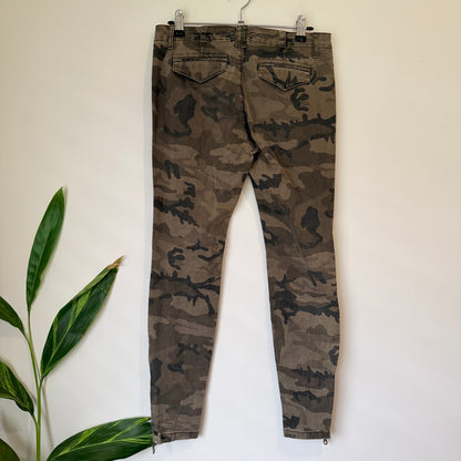 Holy Chic Camo Print Skinny Pants Size 8