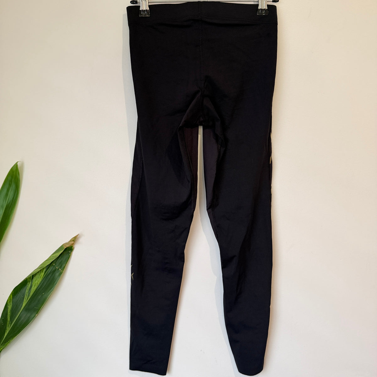 2XU Black Compression Tights - 62cm waist