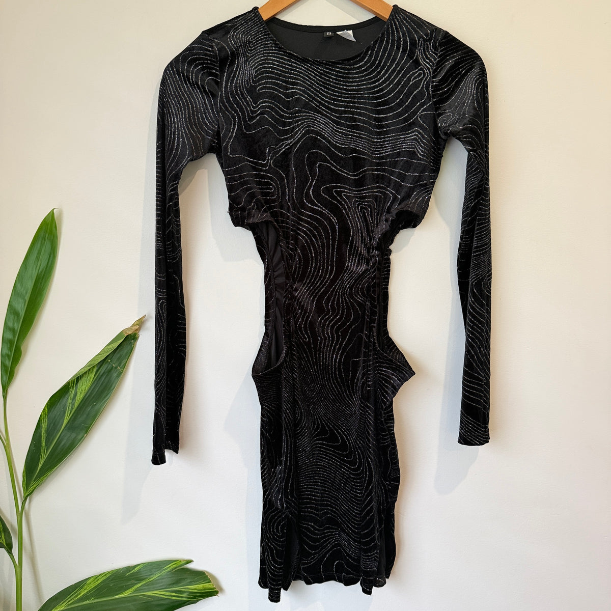 H&M Divided Black Swirl Cut Out Long Sleeve Dress Size XXS
