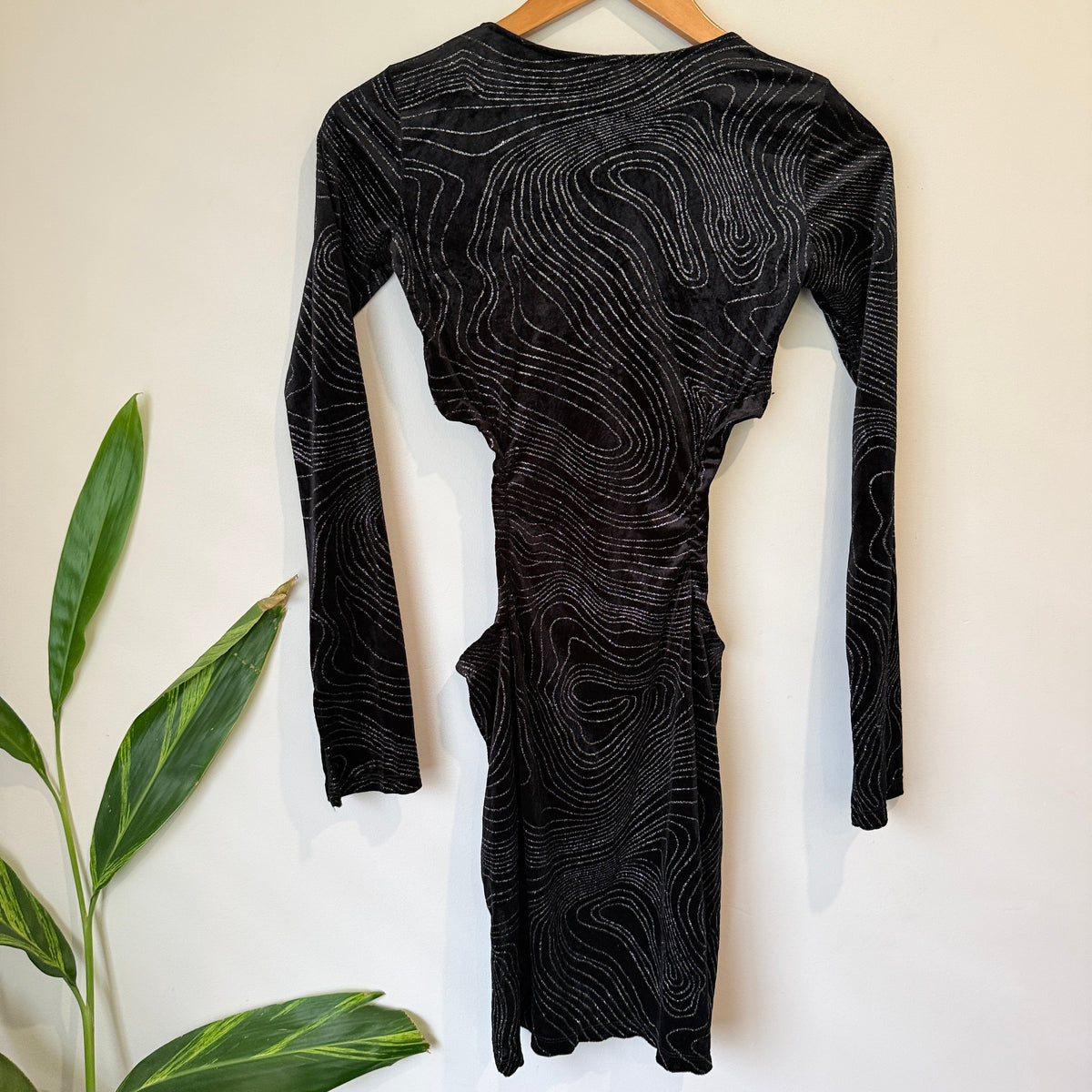 H&M Divided Black Swirl Cut Out Long Sleeve Dress Size XXS