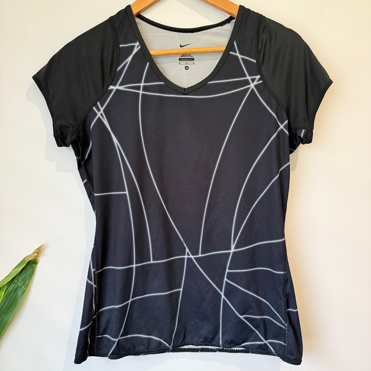 Nike Dri-FIT Black Line Print Running Tee Size M
