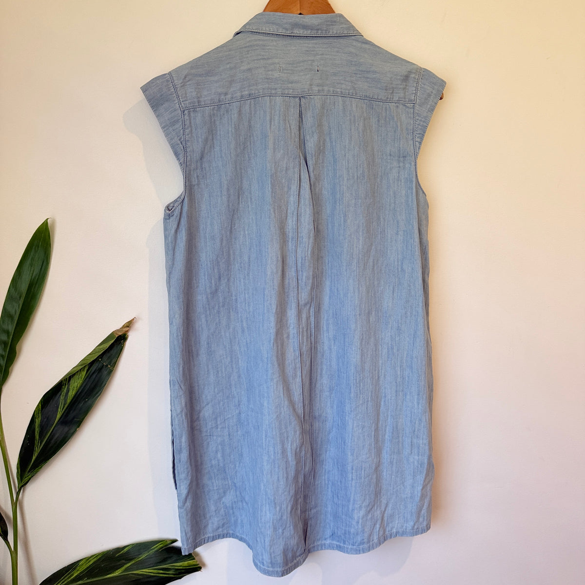 Zara Woman Chambray Sleeveless Shirt Size M