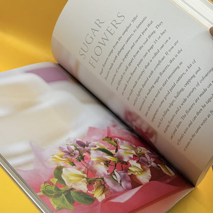 The Essential Guide to Cake Decorating by Bay Books