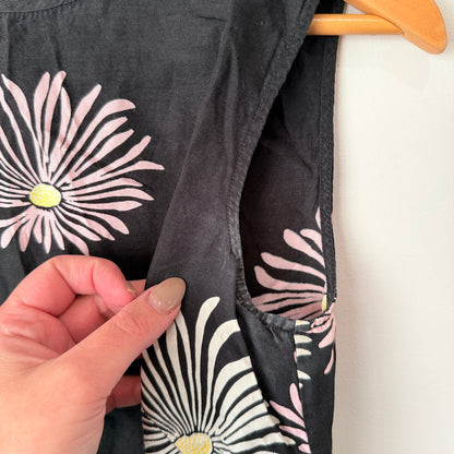 Country Road Black Daisy Print Sleeveless Top Size XS