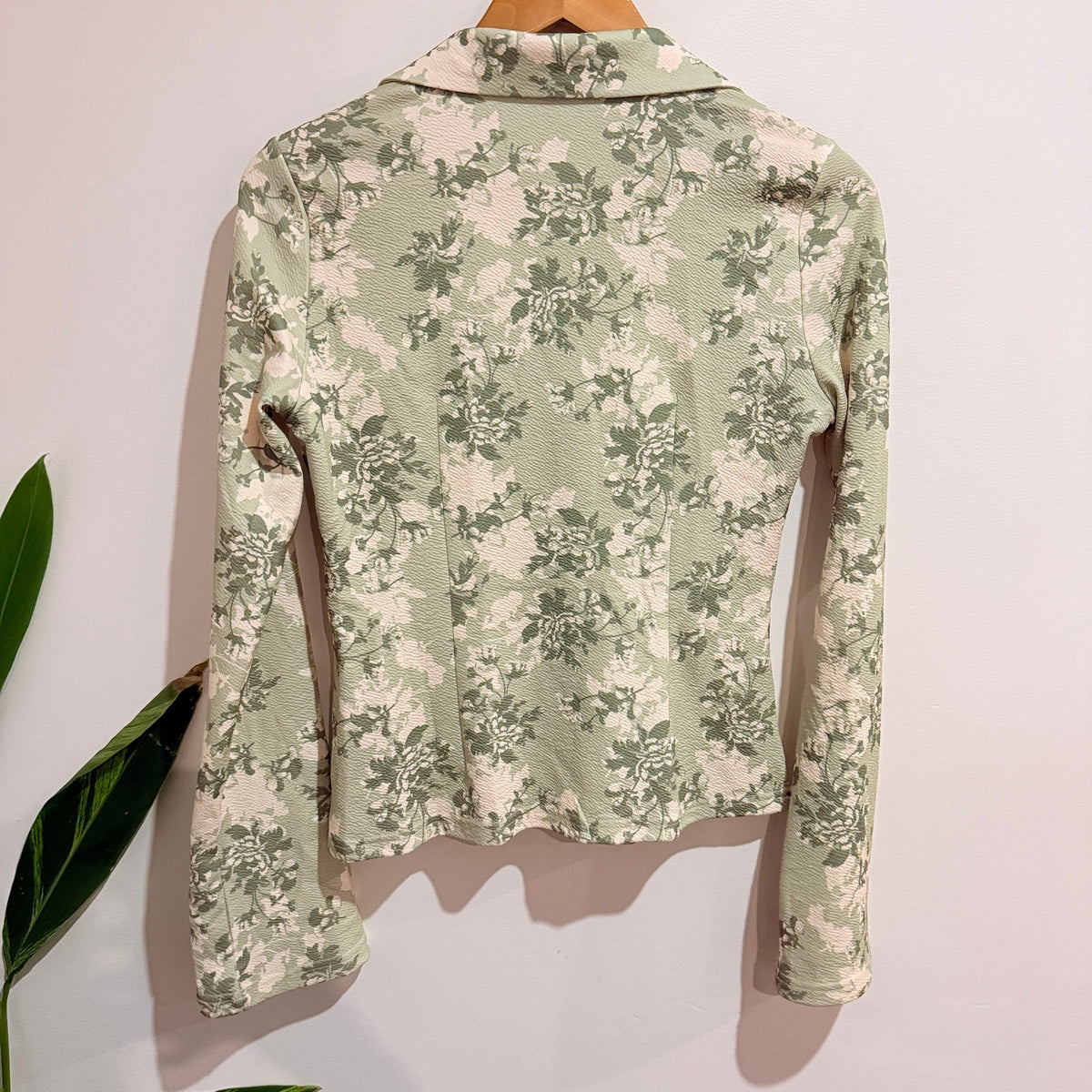 Valleygirl Green Floral Button Front Fitted Shirt Size M