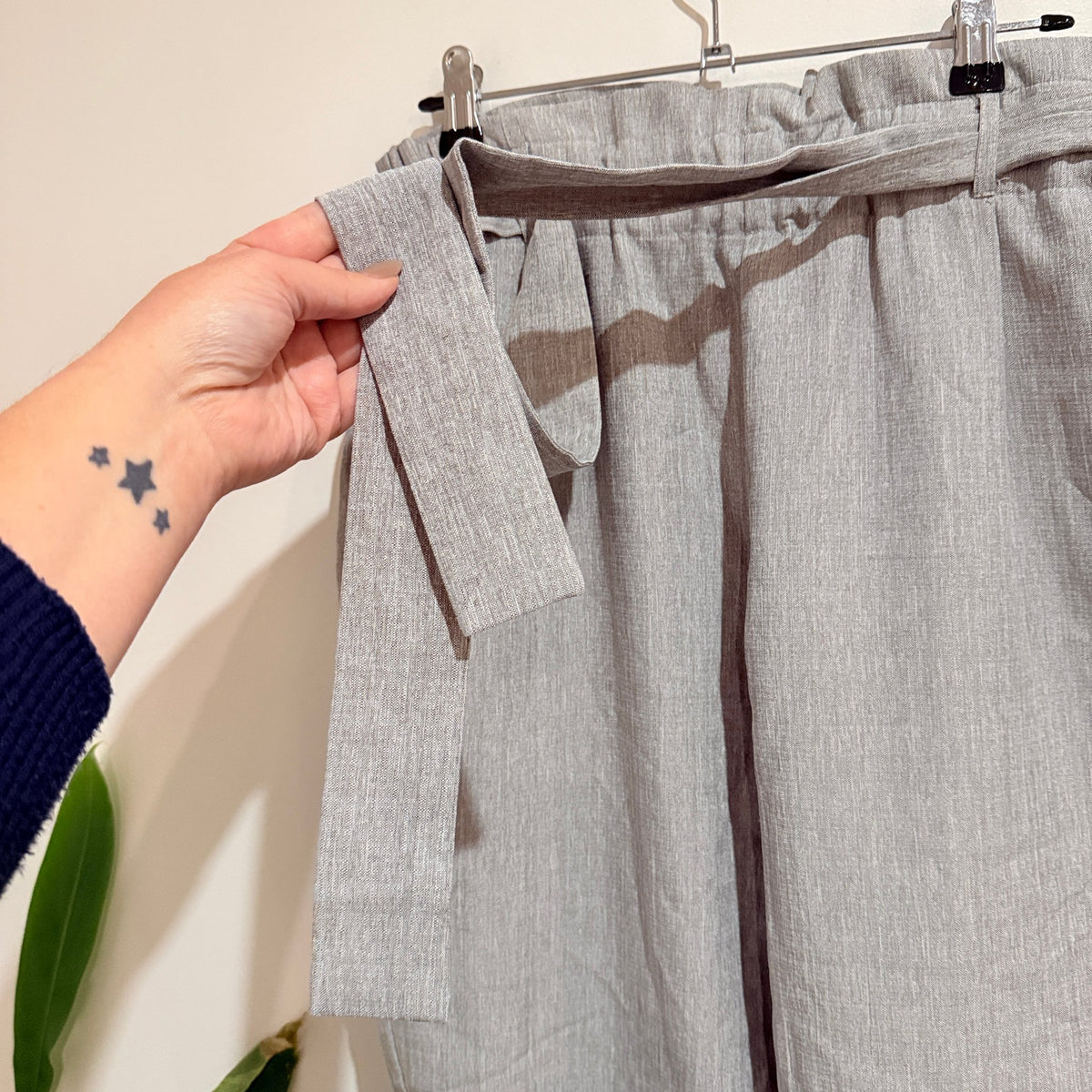 Dotti Grey Paperbag Waist Tie Belt Tapered Pants Size 10