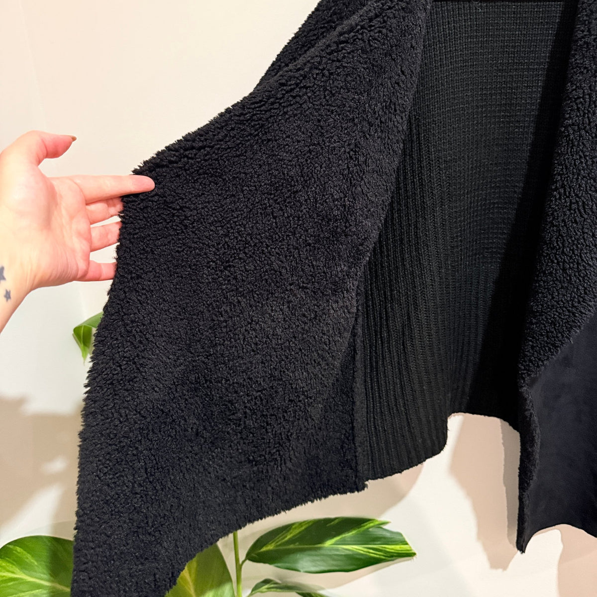 Capture Size L Black Sherpa Collar Waterfall Knit Cardigan