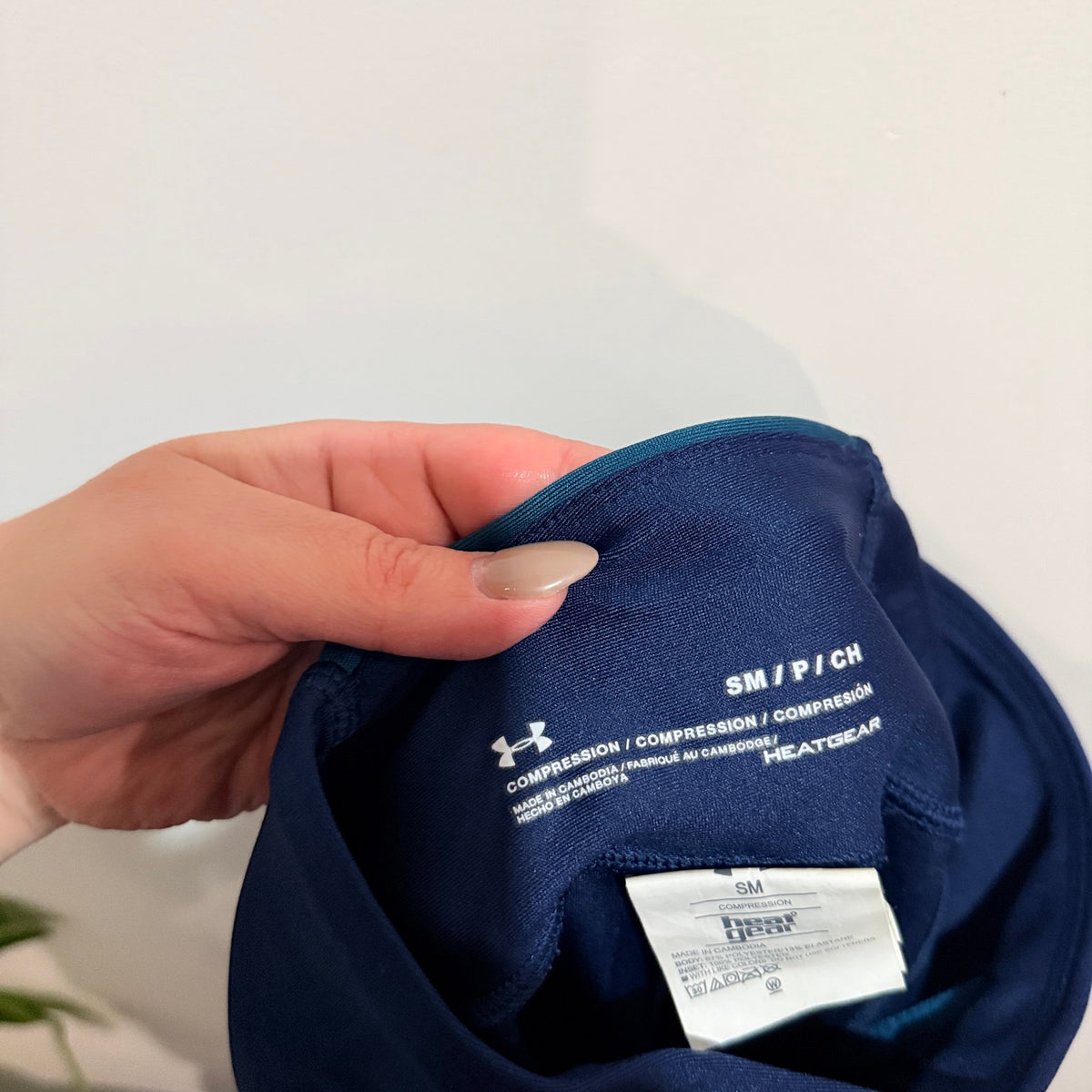 Under Armour HeatGear Navy & Teal Compression Crop Leggings Size S