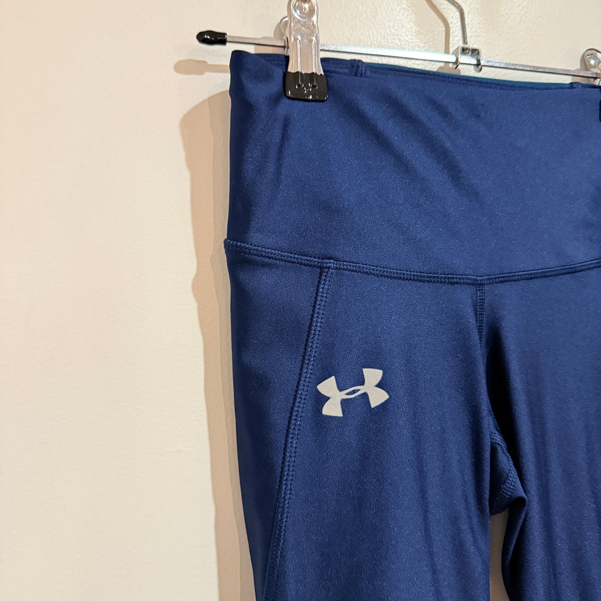 Under Armour HeatGear Navy & Teal Compression Crop Leggings Size S