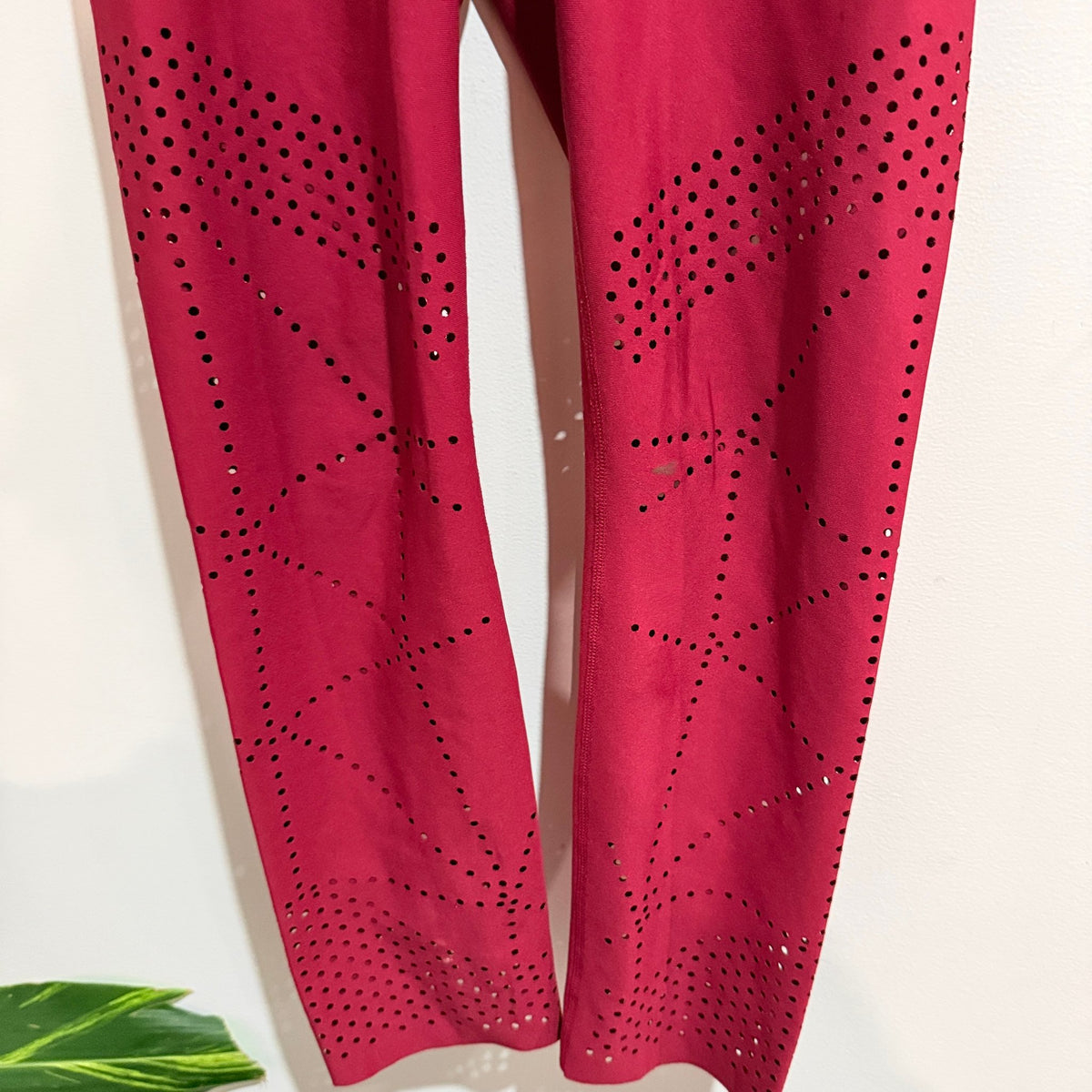 Nimble Activewear Berry Laser Cut Leggings Size 6 (XXS)