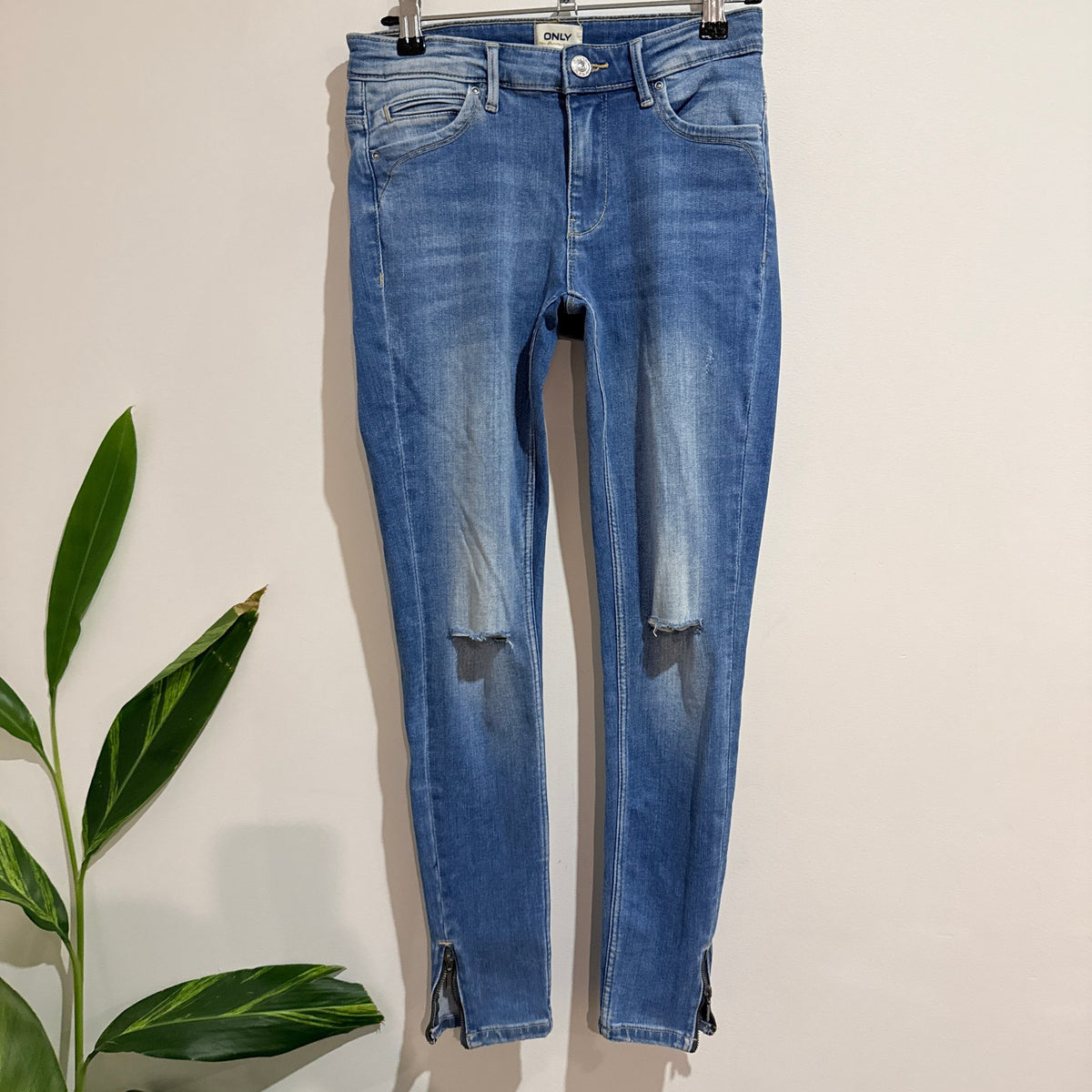 ONLY Blue Ripped Knee Zip Ankle Skinny Jeans Size 27/32 | Waist 70cm