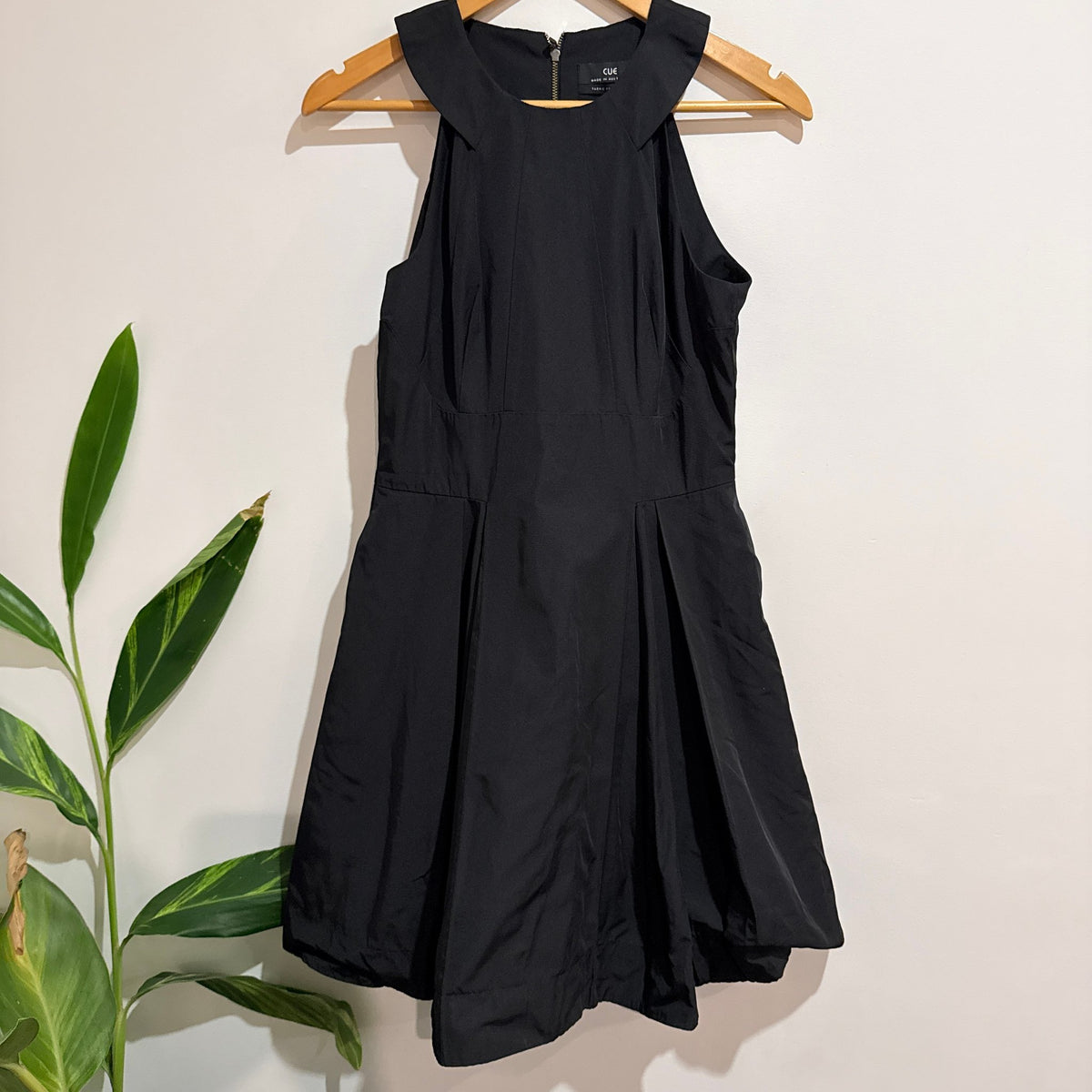 CUE Black Sleeveless Pleated Fit and Flare Dress Size 10