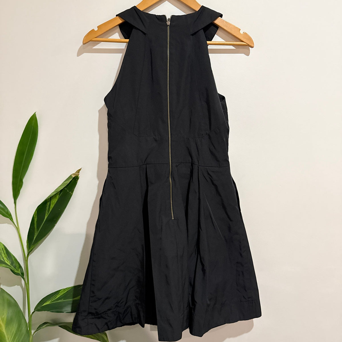 CUE Black Sleeveless Pleated Fit and Flare Dress Size 10