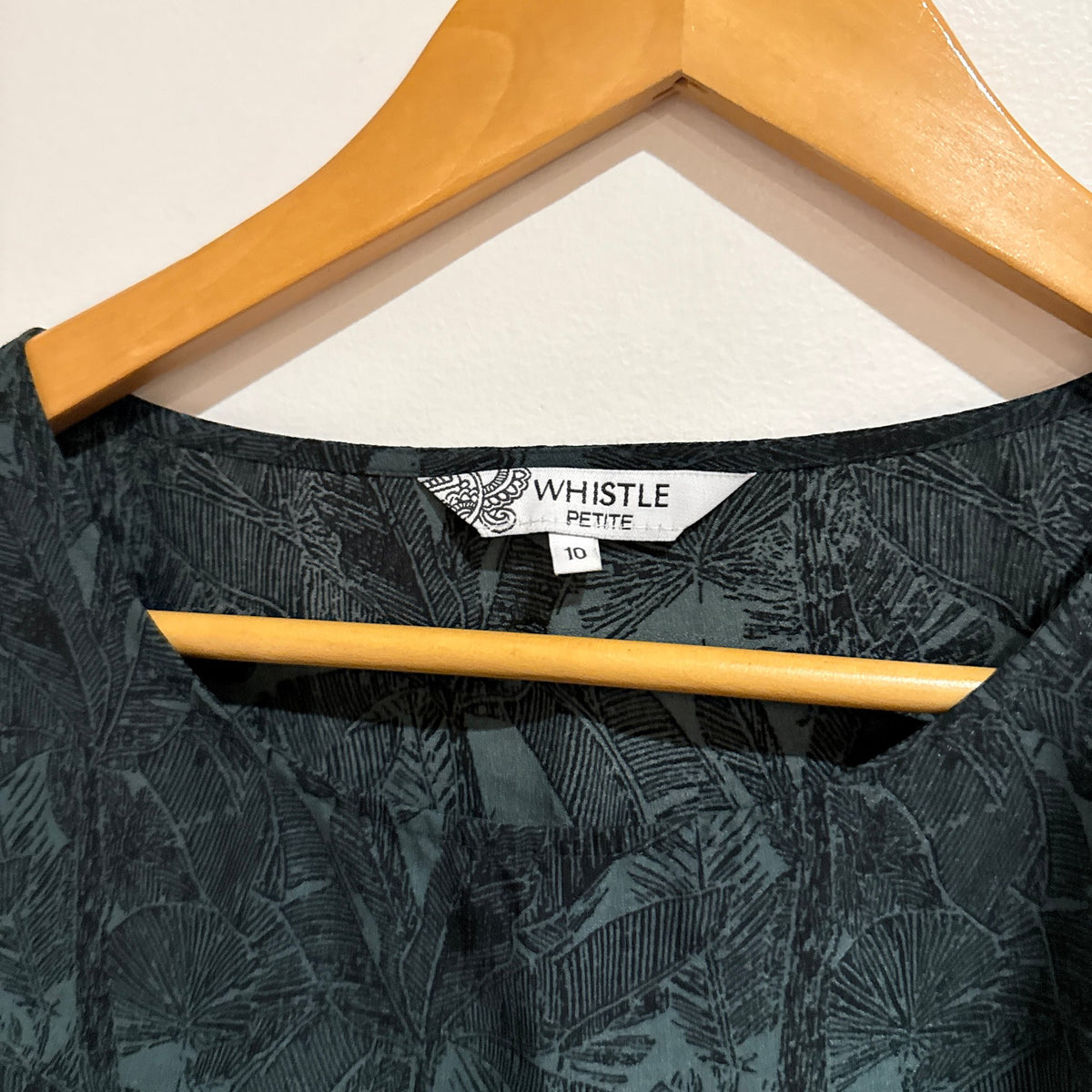 Whistle Petite Dark Green Palm Print Short Sleeve Top Size 10