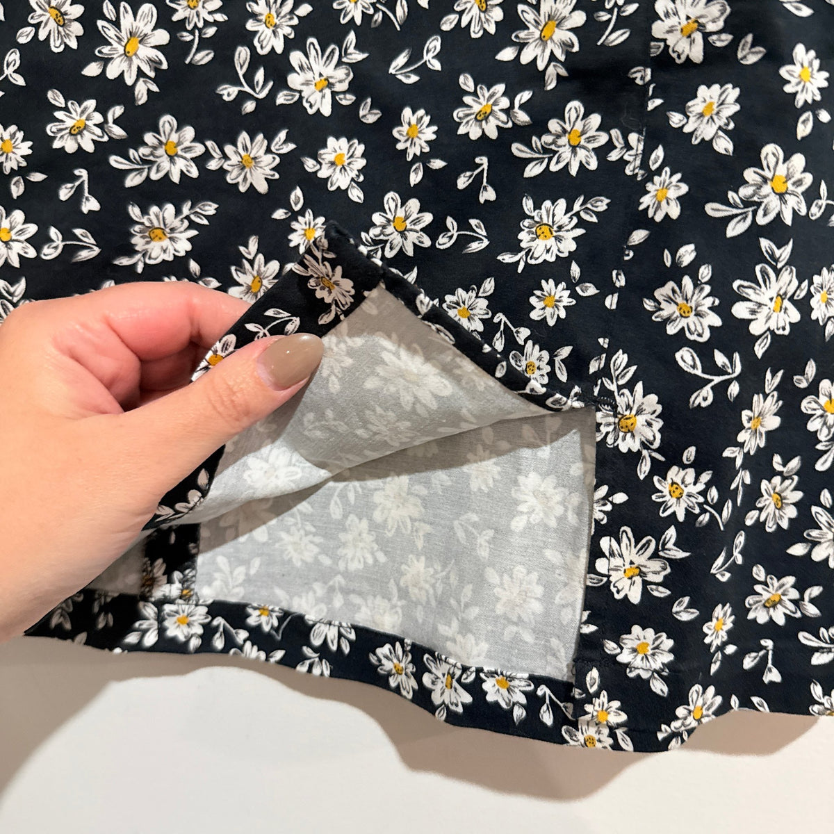 Glassons Navy Daisy Print Mini Skirt Size 10