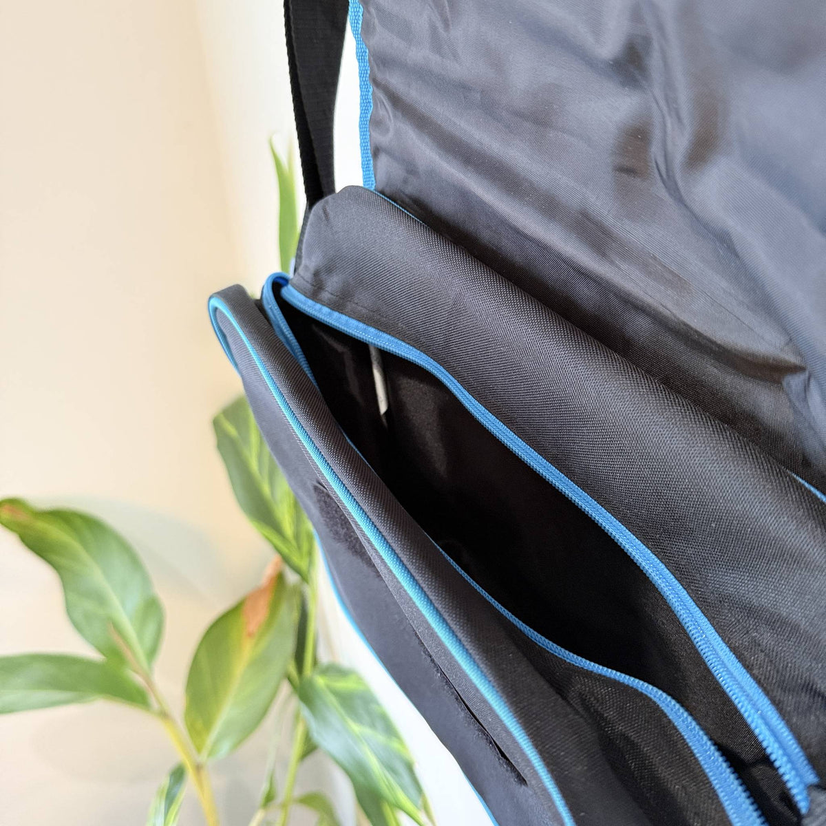 Tupperware Shoulder Bag Black & Blue