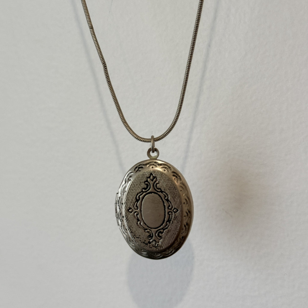 Silver Tone Oval Photo Locket Necklace